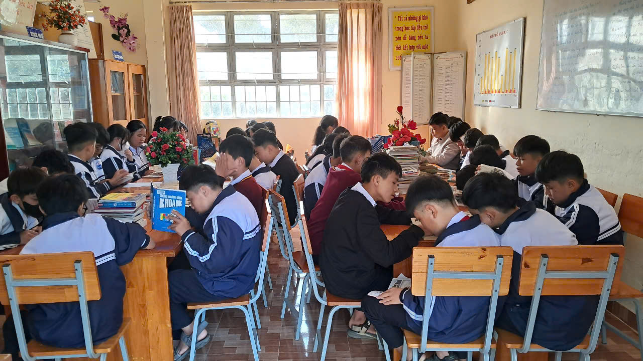 TRƯỜNG THCS TÂN THÀNH TRIỂN KHAI THỰC HIỆN TIẾT ĐỌC TẠI THƯ VIỆN NĂM HỌC 2025 – 2026