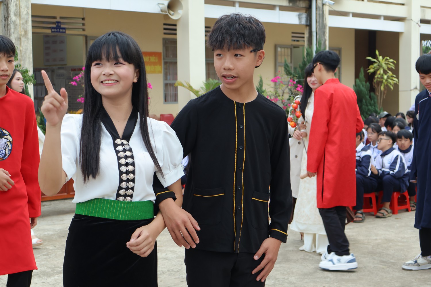 TRƯỜNG THCS TÂN THÀNH TỔ CHỨC HOẠT ĐỘNG NGOẠI KHÓA “TẾT SUM VẦY”