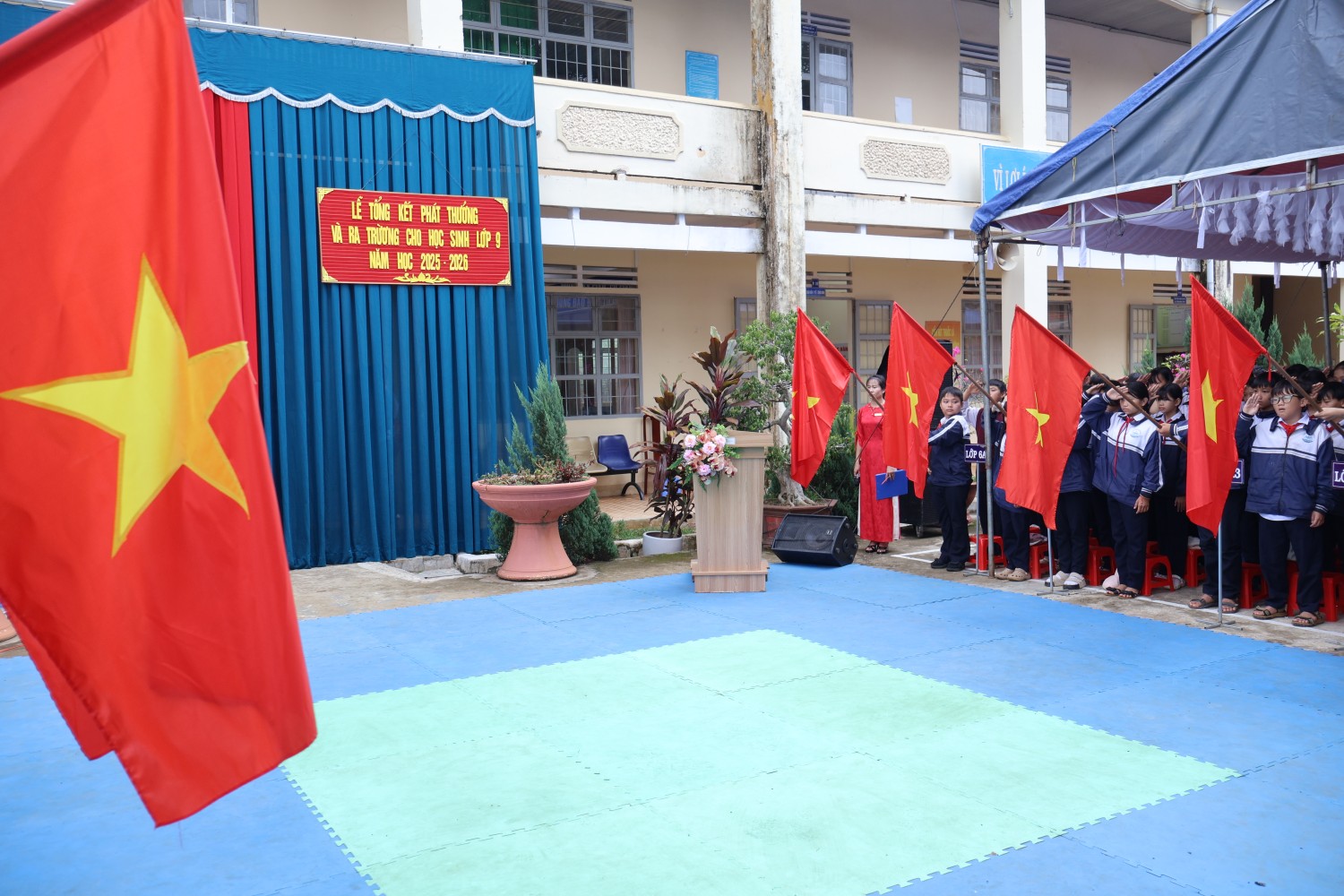 TRƯỜNG THCS TÂN THÀNH TỔ CHỨC LỄ TỔNG KẾT, PHÁT THƯỞNG VÀ TRI ÂN – RA TRƯỜNG HỌC SINH KHỐI 9 NĂM HỌC 2025–2026
